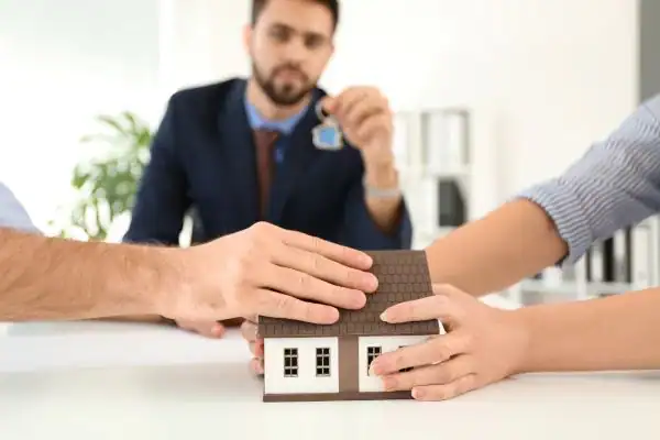 Couple arguing over property in divorce mediation Stockport